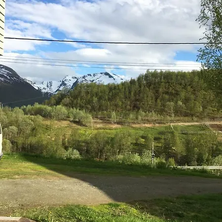 Hundbergan Apartment-free Parking-15 Min From Tromsø