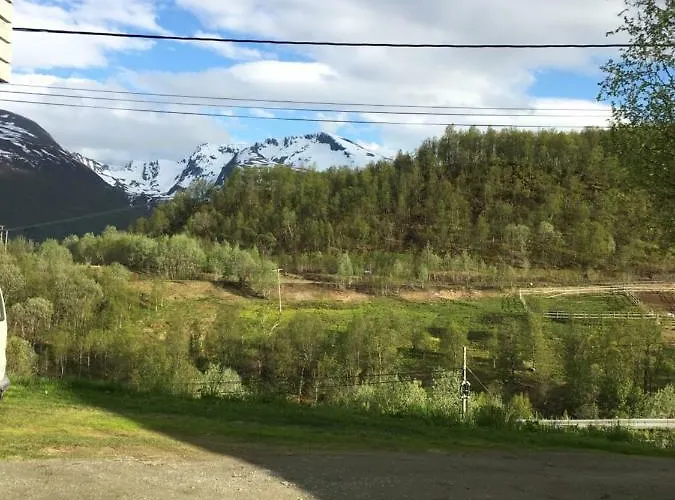 Hundbergan Apartment-free Parking-15 Min From Tromso